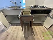 キッチン下の棚を開けてみました！食品ストック等をしまえます。