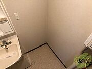 洗濯機置場は室内にあるのでもちろんいつでも洗濯できます。
