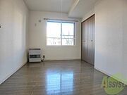 こちらが寝室です。部屋の使い分けができて便利ですね。