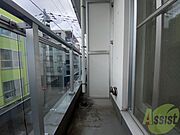 バルコニーです。洗濯物を干したり一息ついたりできますね！