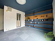 こちらのお部屋は光が差し込む、温かみのあるお部屋です。