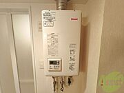 給湯器です。操作しやすいパネルになってます。