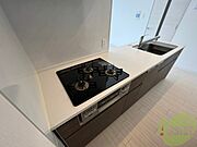 こちらはキッチン。調理スペースもあり使いやすそうです。