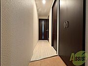 玄関から見た景色はこちらです。イメージできますか。