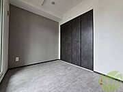 別角度から寝室を撮ってみました。家具の配置もしやすそう。