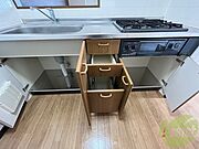 キッチン下の収納もたくさん入りますよ～！