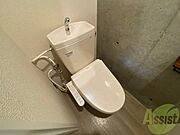 ウォシュレット付きのトイレです。シャワートイレは日本の宝。