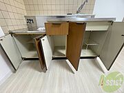 キッチン下の棚を開けてみました！食品ストック等をしまえます。