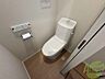 トイレ：こちらはトイレです。清潔感があり、安心して使用できます。