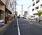 周辺：目の前の道路です。