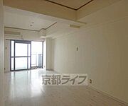 別方向から見た居室です。