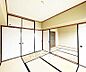 室内：ひろびろとした居室です。ゆったりくつろげますね。