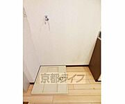 室内にあります。
