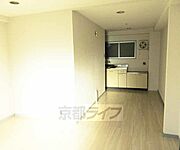 木目調のお部屋です