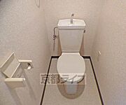 トイレにコンセントがあります。
