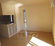 対面キッチンとその下に収納できるのが便利です