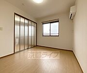 ダイニングキッチンと洋室の引き戸を閉めたところです。