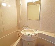 清潔感のある洗面台ですね。