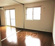 明るいお部屋ですよ。