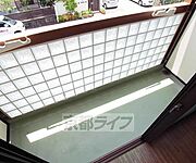 すりガラスなので下のほうも光が入ります。