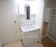 もちろん独立洗面台です。