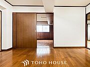 忙しい朝でも、しっかり家族が揃って食事をして頂けるゆとりある大きさのダイニングスペース。