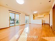 落ち着いた雰囲気に包まれた伸びやかな空間で、ゆったりと家族団らんの時間を過ごせます。