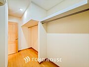 普段使わない季節用品やトランクなど大きなものもラクラク収納できる広さがございます。