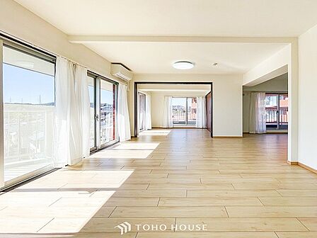 ご家族やお客様との時間など、多くの時を刻む空間。何気なく過ぎる時でさえも上質なひと時に。
