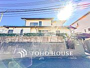 爽やかな青空の下に贅沢なほどに降り注ぐ陽光、豊かな居住性と、クオリティが見事に調和した住空間。