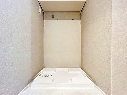 洗濯機を配置しても十分なスペースを確保しております。