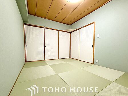 来客時や一息つきたいときなどに利用できる用途多様な空間です。