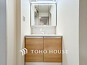 洗面台・洗面所パウダールームはナチュラルな雰囲気で清潔な印象。