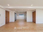 家族みんなが爽やかに健やかに過ごせるように、溢れる光をたっぷり取り込んだリビング。