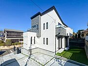 爽やかな青空の下に贅沢なほどに降り注ぐ陽光、豊かな居住性と、クオリティが見事に調和した住空間。