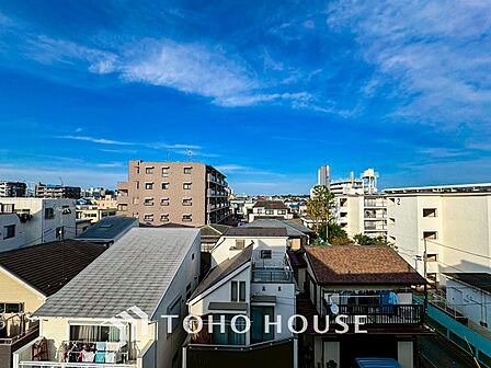 開放的で気持ちの良い眺望と青い空を満喫できます。