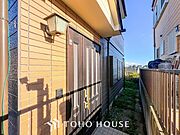 閑静な住宅街の一角、ひと時のくつろぎが生まれ、ゆっくりと愛着が育まれていきます。