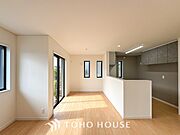 ここにはみんなが集い、食事と楽しい会話が始まるスペース。