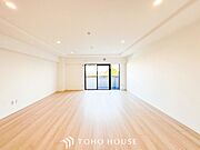 落ち着いた雰囲気に包まれた伸びやかな空間で、ゆったりと家族団らんの時間を過ごせます。