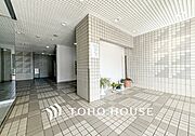 訪れるゲストや住む人を優しく迎え入れてくれる明るい空間です。