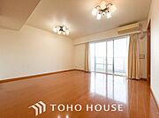 家族みんなが爽やかに健やかに過ごせるように、溢れる光をたっぷり取り込んだリビングダイニング。