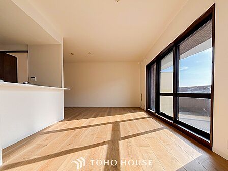 太陽の恵みを受けた明るくあたたかいお住まい。吹きぬける風を感じながら爽やかで風通しの良い暮らし。