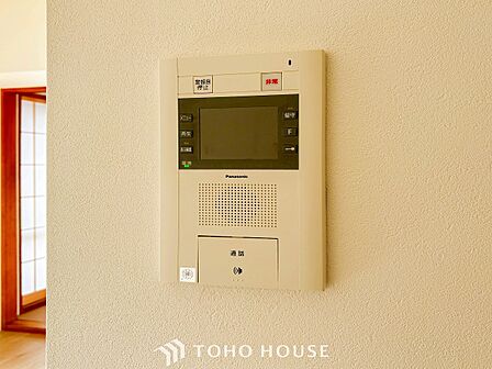 誰が来てもわかる様にモニター付きインターホンを設置。