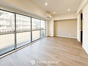 家族みんなが爽やかに健やかに過ごせるように、溢れる光をたっぷり取り込んだリビングダイニング。