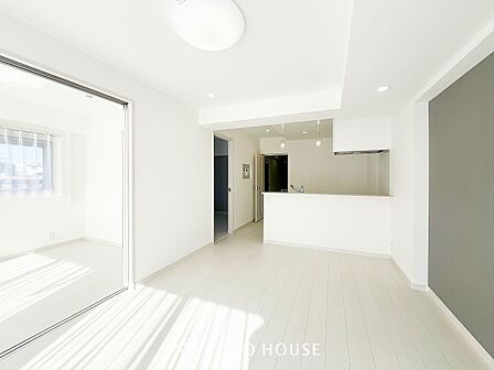 ここにはみんなが集い、食事と楽しい会話が始まるスペース。