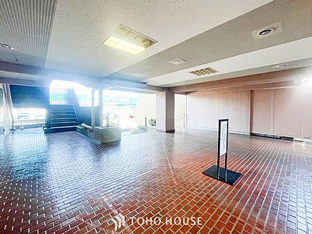 明るく開放感あるロビーは日常のオン・オフを切り替えてくれる大切な空間です。