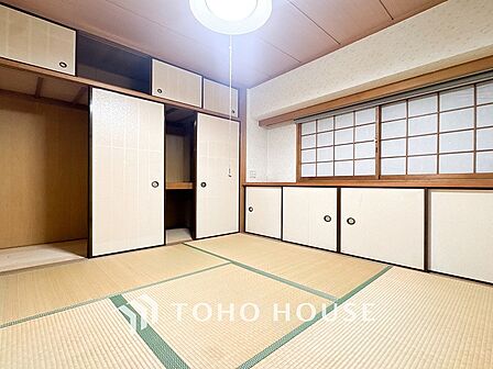 来客時や一息つきたいときなどに利用できる用途多様な空間です。