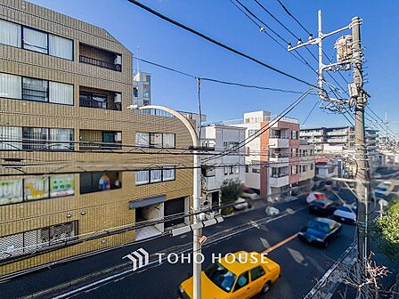 豊かな眺望にふさわしい空間には、通風・採光にも優れ、心地よい光と風があふれています。