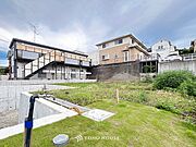 風を感じ青い空から太陽の恵みを感じる温もり溢れる佇まい。