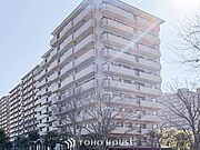 現地外観写真『快適』は「家」と「街」と「環境」が調和した時に訪れるだと改めて感じさせてくれます。